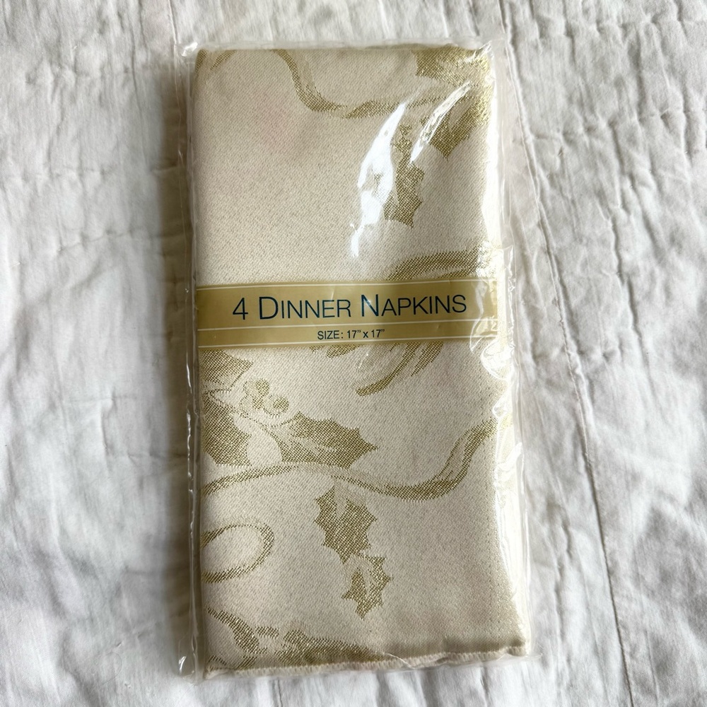 Bardwil Linens Vintage Set of 4 Holiday Ivory & Gold Holly Napkins 17x17 New